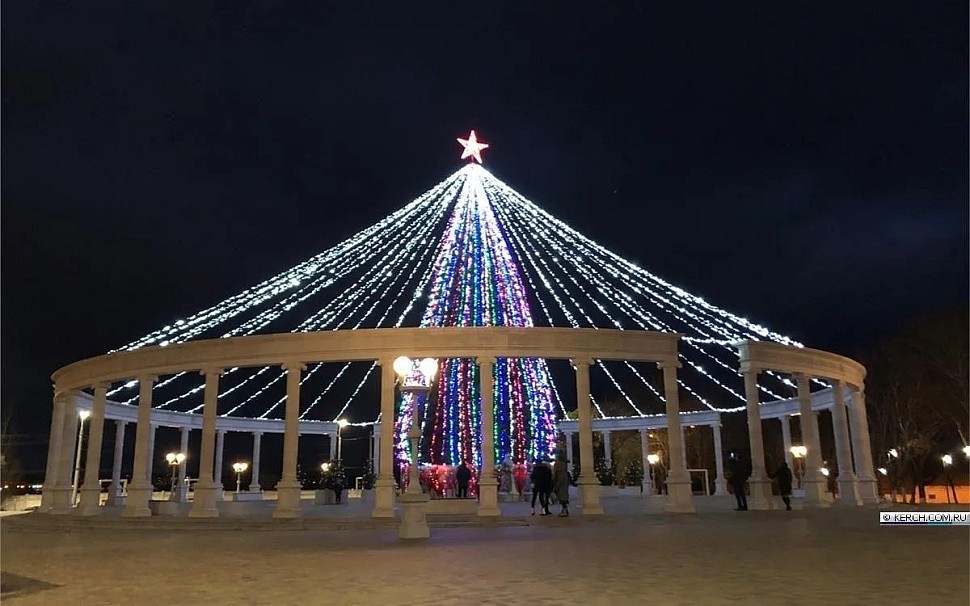 Новогодняя Елка с шатром в Керчи