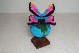 Топиари композиция бабочка Луиза на земном шаре — газон Eco