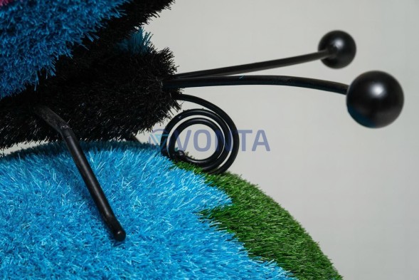 Топиари композиция бабочка Луиза на земном шаре — газон Eco