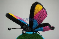 Топиари композиция бабочка Луиза на земном шаре — газон Eco