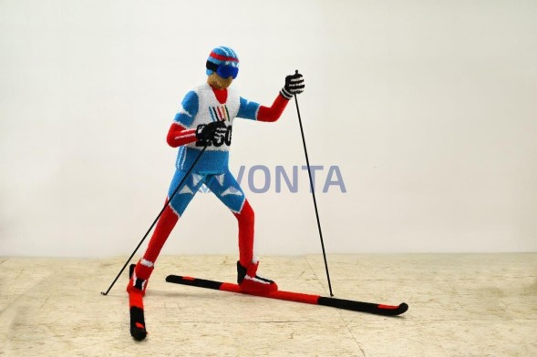 Топиари лыжник, h=200 см — газон Есо