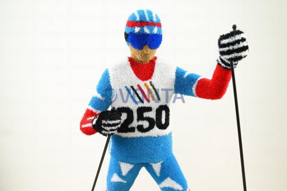 Топиари лыжник, h=200 см — газон Есо