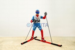 Топиари лыжник, h=200 см — газон Есо