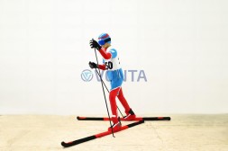 Топиари лыжник, h=200 см — газон Есо