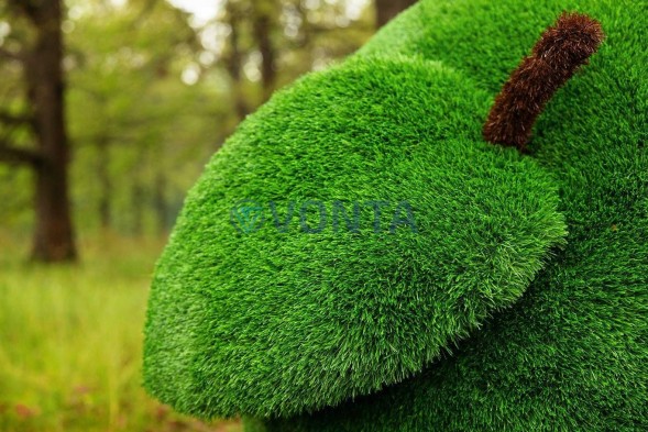 Топиари композиция бабочка на яблоке Синап — газон Eco Green