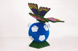 Топиари композиция бабочка на футбольном мяче — газон Есо