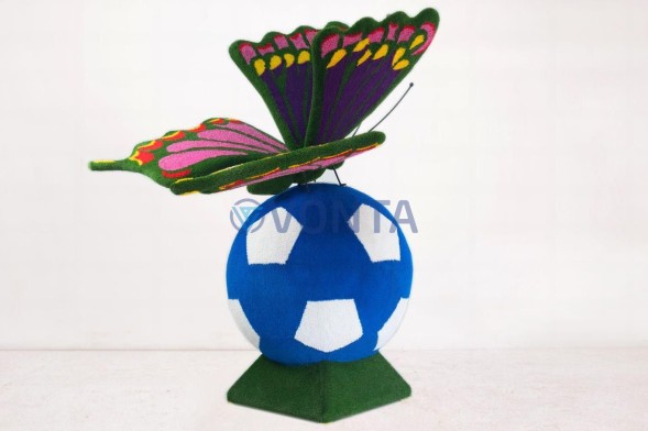 Топиари композиция бабочка на футбольном мяче — газон Есо