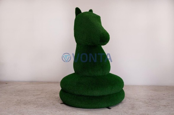 Топиари шахматы конь, h=200 см — газон Eco