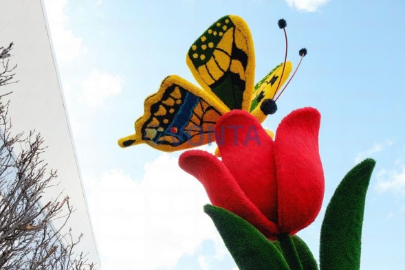 Топиари композиция бабочка на тюльпане — газон Eco