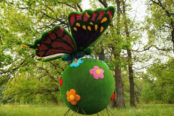 Топиари композиция бабочка на шаре поляна — газон Eco + Eco +