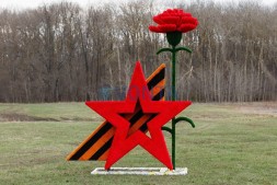 Топиари звезда Победы, h=350 см — газон Eco