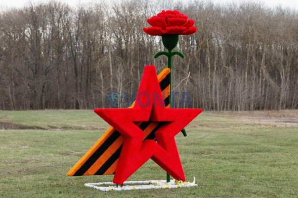 Топиари звезда Победы, h=350 см — газон Eco