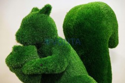 Топиари белочка с орехом Джеси — газон Eco