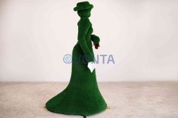 Топиари дама с перчатками, h=185см- газон Eco