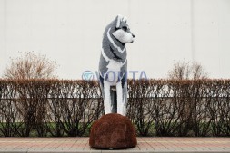 Топиари волк на камне большой — газон Eco