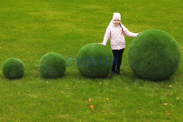 Топиари шар в виде куста туи, d=100 см — газон Eco
