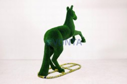 Топиари конь на дыбах, h=290см — газон Deluxe Green