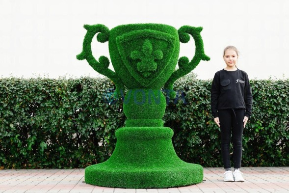 Топиари вазон с гербом — газон Eco