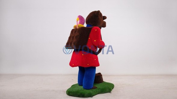 Топиари композиция девочка Мария и медведь Витюша — газон Eco