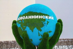 Топиари земной шар в руках, h=300см, модель 3 — Eco +Deluxe