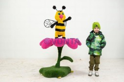 Топиари композиция пчелка на розовом цветке — газон Deluxe+ Eco