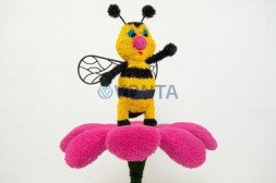 Топиари композиция пчелка на розовом цветке — газон Deluxe+ Eco