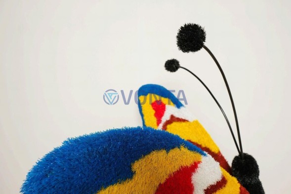 Топиари бабочка — лавочка №2, сосна — газон Eco