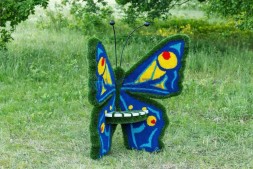 Топиари бабочка — лавочка, сосна — газон Eco + Deluxe