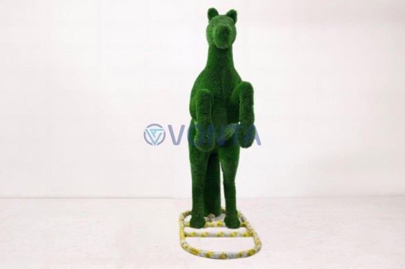 Топиари конь на дыбах — газон Deluxe Green