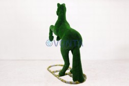 Топиари конь на дыбах — газон Deluxe Green