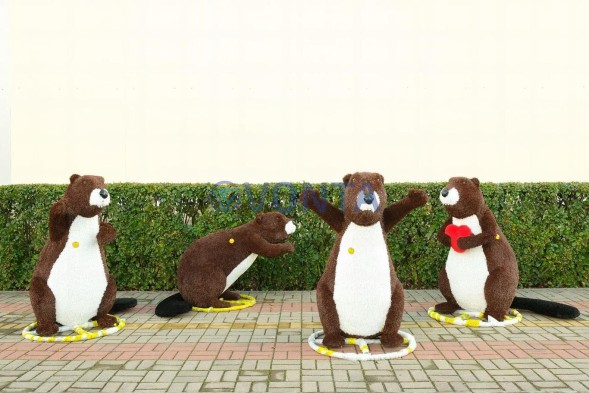 Топиари композиция бобры — газон Eco