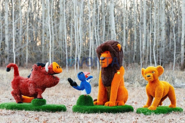 Топиари композиция лев с птичкой, кабан Валери и львенок оранжевый — газон Deluxe + Eco