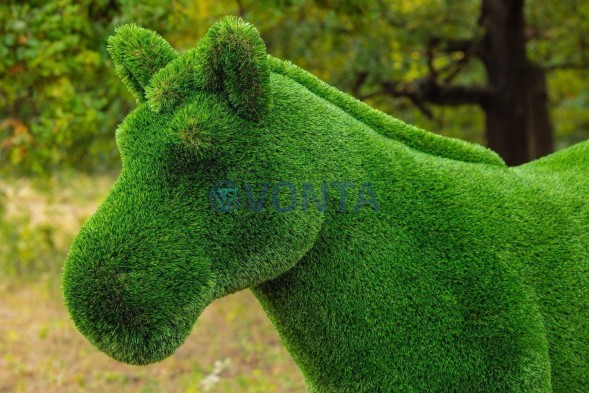 Топиари композиция конь Багги с телегой — газон Deluxe + Eco