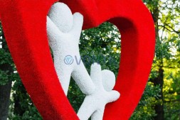 Топиари стела любимый город, h=400 см — газон Eco + Deluxe