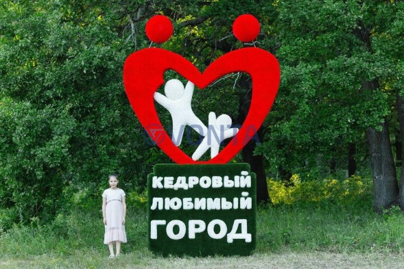 Топиари стела любимый город, h=400 см — газон Eco + Deluxe