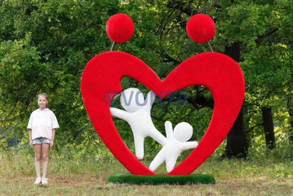 Топиари стела Семья — газон Deluxe + Eco