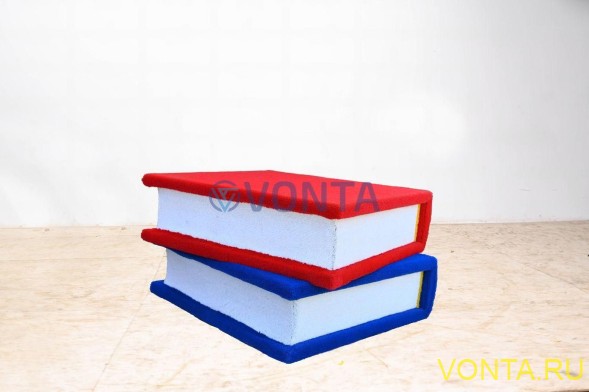 Топиари книги — газон Есо