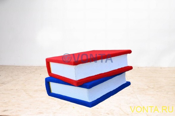 Топиари книги — газон Есо