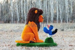 Топиари композиция лев с птичкой и кабан Валери — газон Deluxe + Eco