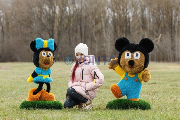 Топиари композиция мышка Крис, модель 1 и мышонок Малыш — газон Deluxe + Eco