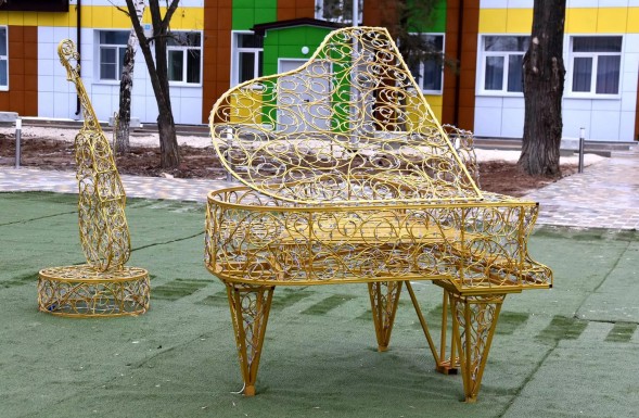Светодиодная фигура Рояль 180 см.
