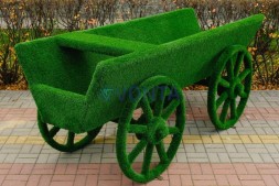 Топиари композиция конь Лари с телегой — газон Eco