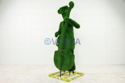 Топиари городской музыкант с контрабасом — газон Eco