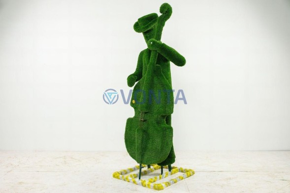 Топиари городской музыкант с контрабасом — газон Eco