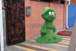 Топиари гном с подолом — газон Eco