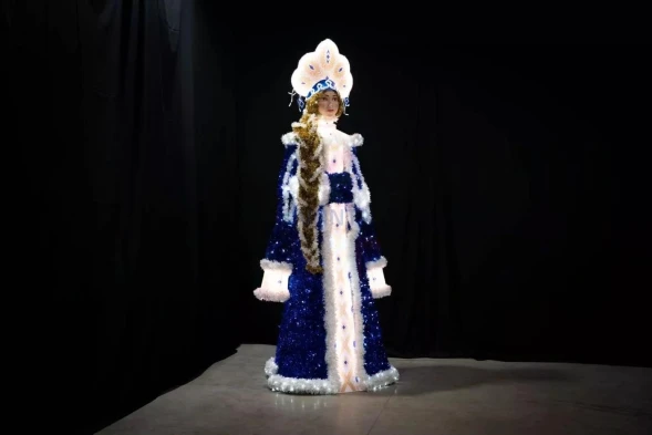 Светодиодная фигура из мишуры Снегурочка в синей шубе 3.38 м., (3DGR814-B)