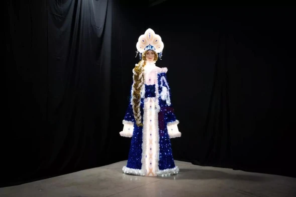 Светодиодная фигура из мишуры Снегурочка в синей шубе 3.38 м., (3DGR814-B)