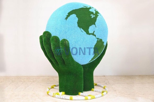 Топиари земной шар в руках, с логотипом, модель 2 — газон Eco +Deluxe