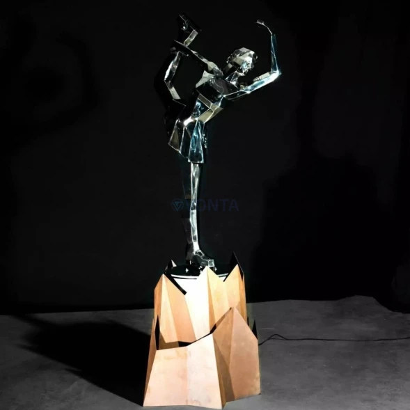 Полигональная фигура Фигуристка на подиуме 2.4 м., (PLG-008-0001)