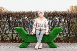 Топиари композиция рояль Мариэля с лавочкой — газон Eco+